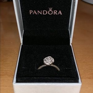 White rose pandora ring